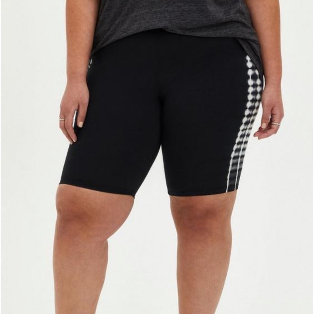 Torrid black side tie dye broker shorts size 2